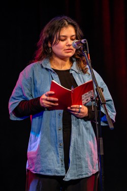 Poesie von und für Känäcks: Unsere Worte, Unsere Welt Ein Poetry Slam Abend 